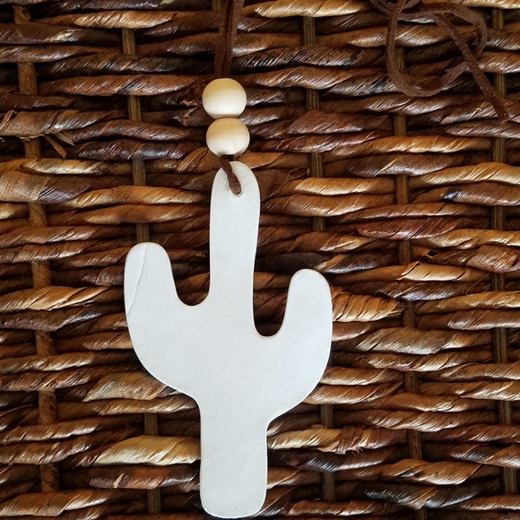 White Cactus Essential Oil Diffuser - Picture 2 of 2